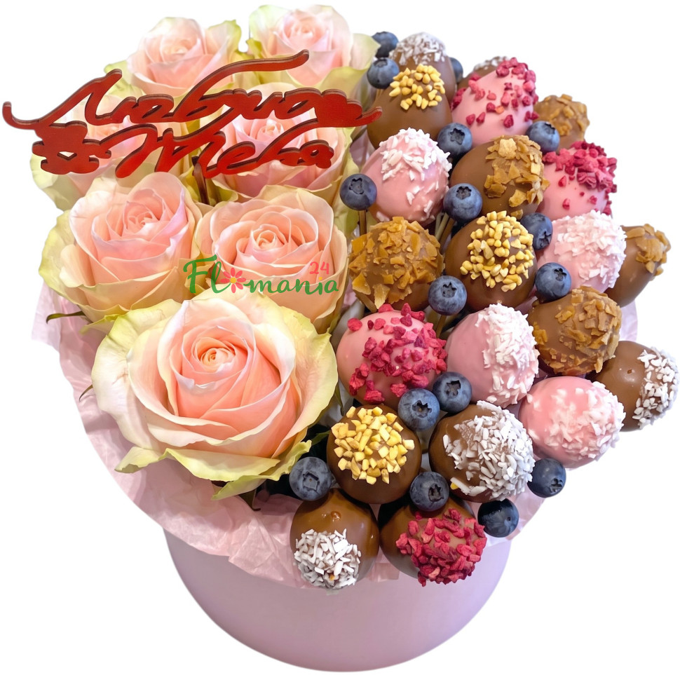 Клубника в шоколаде с розовыми розами «Люблю тебя»