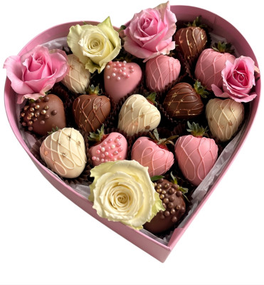 Набор клубники в шоколаде с розами «Аромат признания»